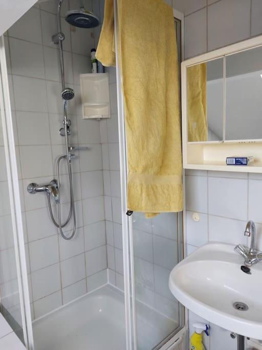 Helle Ruhige Zimmer Zu Vermieten カッセル エクステリア 写真